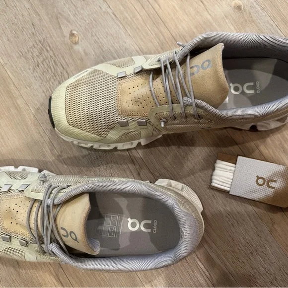 Used condition ON women’s tennis shoes - Picture 4 of 9